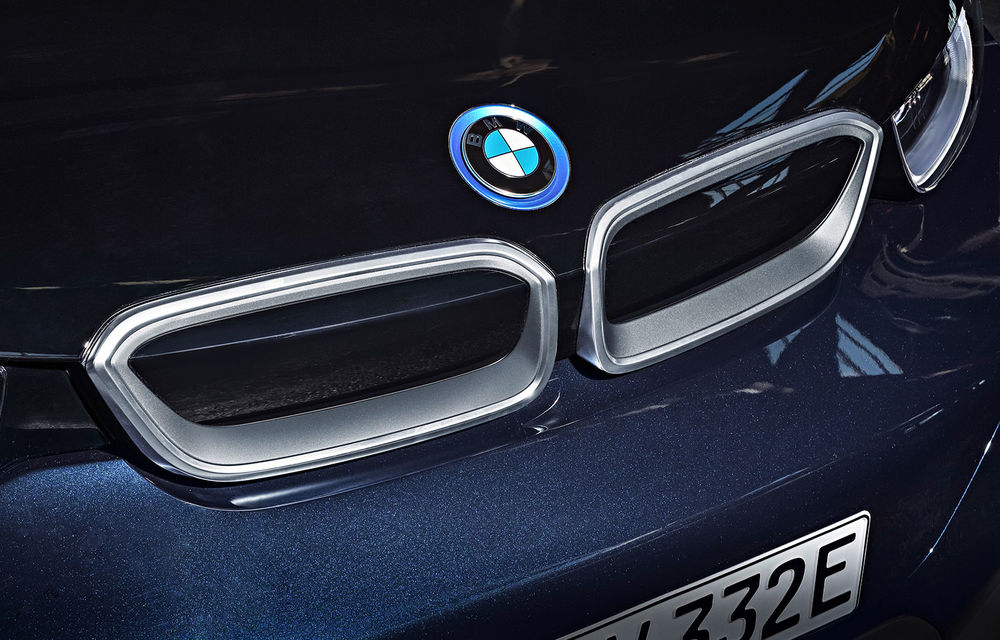 BMW i3 facelift și i3s, versiunea sportivă a electricului german, au debutat în România: prețurile pornesc de la 38.200 de euro cu TVA - Poza 2
