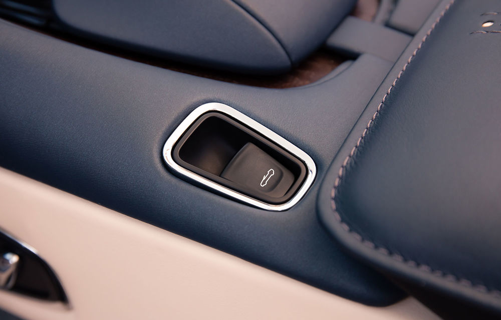 Vine iarna, bine-mi pare: Aston Martin prezintă DB11 Volante, versiunea cabrio a GT-ului din propria gamă - Poza 2