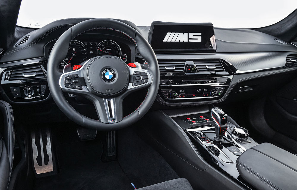 Noul BMW M5 ajunge în MotoGP: sedanul de performanță îmbracă haine de safety car - Poza 2