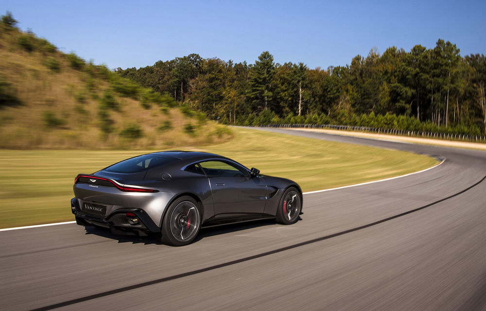 Aston Martin a vândut deja aproape toată producția Vantage pentru anul viitor: comenzile pentru noul coupe au început de doar câteva zile - Poza 2