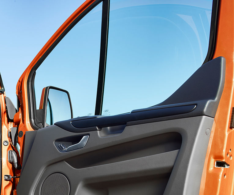 Ford a lansat noul Transit Custom facelift: 5 lucruri pe care trebuie să le știi despre utilitara Ford - Poza 2