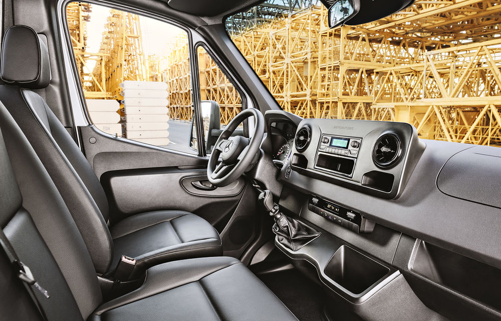 Noua generație Mercedes-Benz Sprinter: nemții introduc o variantă cu tracțiune față și tehnologii de ultimă de generație - Poza 2