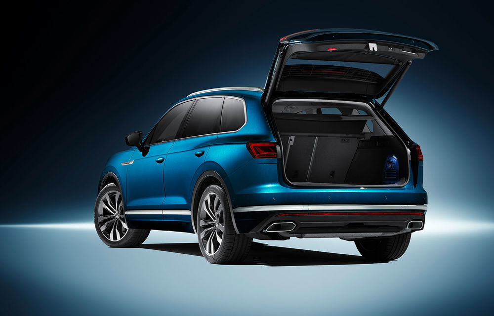 Noua generație Volkswagen Touareg: primele imagini oficiale cu interiorul SUV-ului german - Poza 2