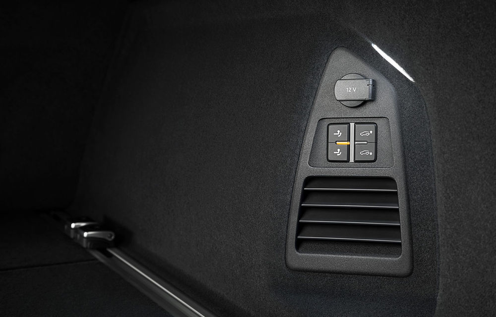 Noua generație Volkswagen Touareg: primele imagini oficiale cu interiorul SUV-ului german - Poza 2
