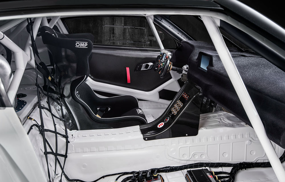 Versiunea de serie a lui Toyota GR Supra Racing va debuta în prima parte a anului viitor: modelul ar putea folosi un motor cu șase cilindri în linie - Poza 2