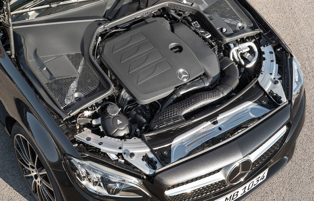 Mercedes-Benz Clasa C Coupe și Clasa C Cabrio facelift: modificări exterioare minore, sistem micro-hibrid și versiuni AMG cu 390 CP - Poza 2