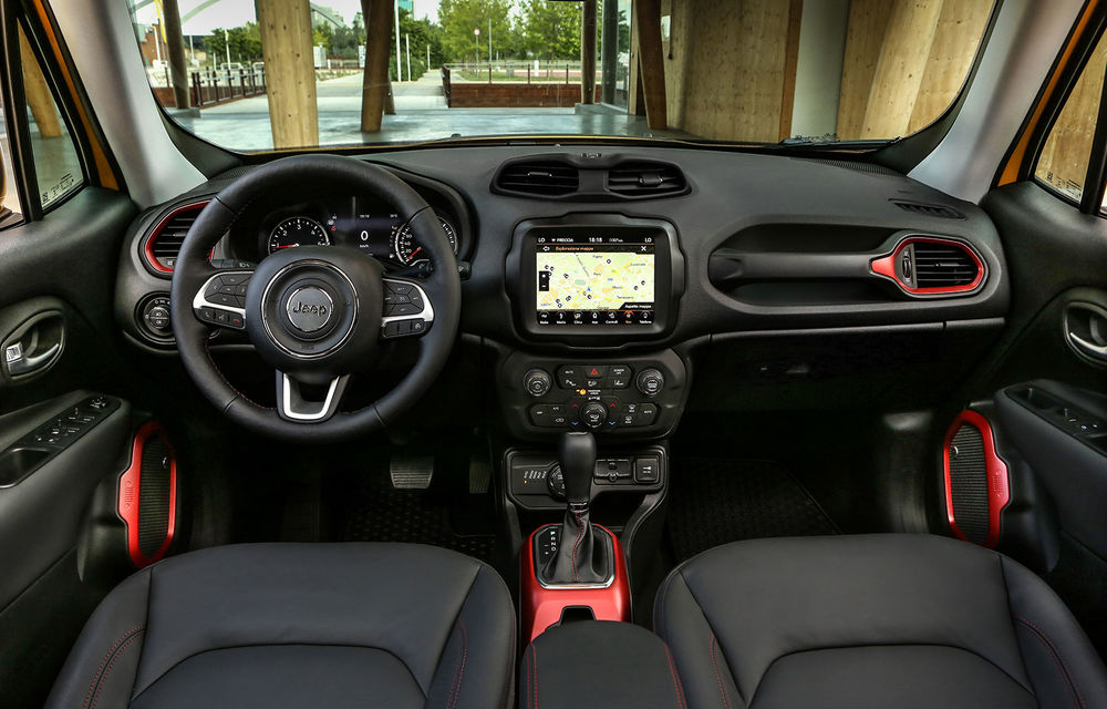 Primele imagini cu Jeep Renegade facelift: design mai modern pentru SUV-ul subcompact - Poza 2