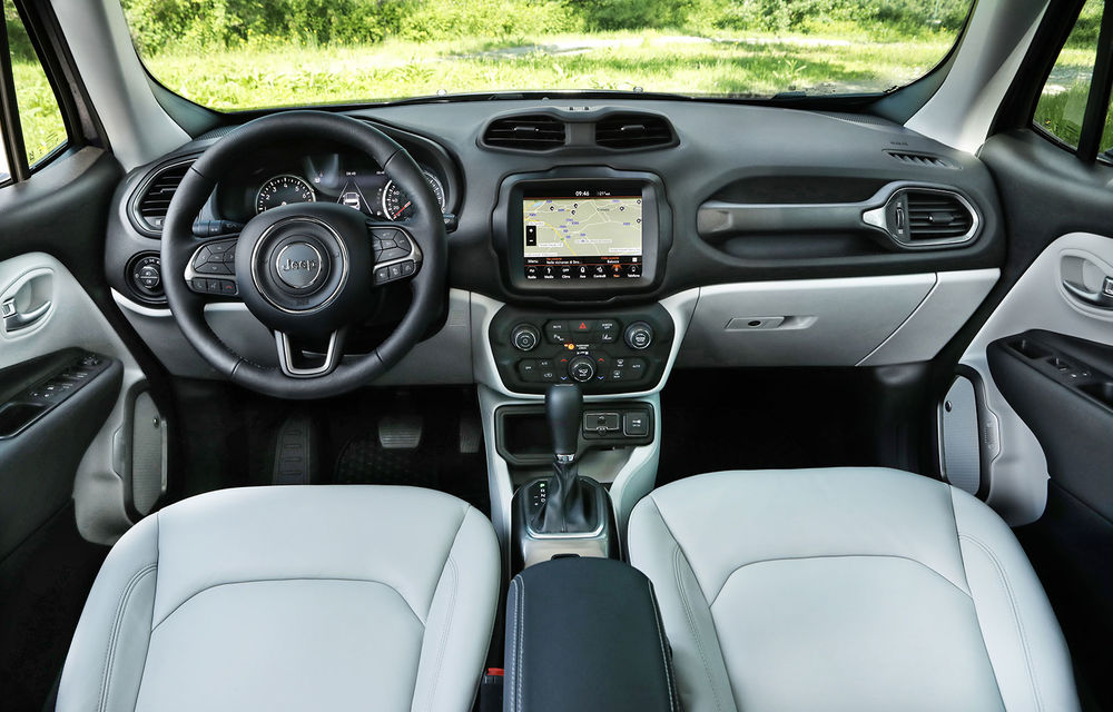 Primele imagini cu Jeep Renegade facelift: design mai modern pentru SUV-ul subcompact - Poza 2