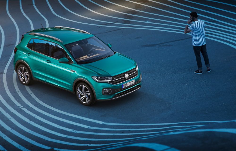 Oficial: Volkswagen T-Cross se prezintă: caracter practic și sisteme de siguranță de top pentru cel mai mic SUV din gama constructorului german - Poza 2