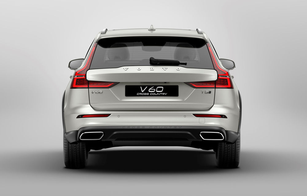 Noul Volvo V60 Cross Country: gardă la sol cu 75 mm mai mare decât V60, tracțiune integrală și două motorizări - Poza 2