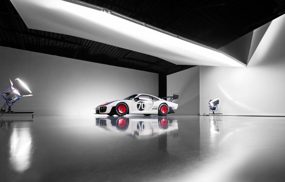 Noul Porsche 935: 700 de cai putere pentru modelul de curse disponibil în numai 77 de unități - Poza 2