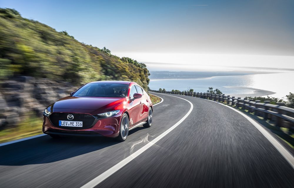 Mazda 3, disponibil în România și cu noua motorizare pe benzină Skyactiv-X: prețurile încep de la 23.000 de euro - Poza 2