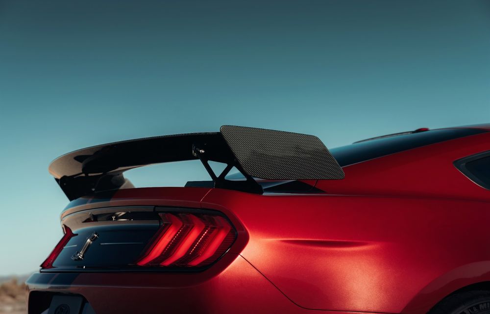 Ford a prezentat noul Shelby GT500: motor V8 de &quot;peste 700 CP&quot;, cutie automată cu dublu ambreiaj și &quot;circa 3.5 secunde&quot; pentru sprintul 0-100 km/h - Poza 2