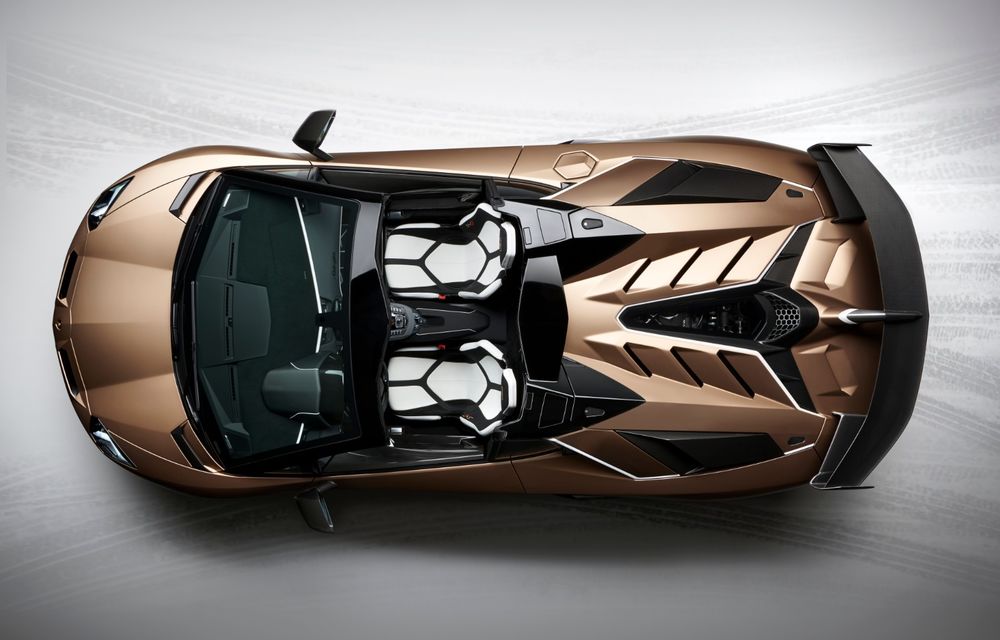 Lamborghini prezintă ediția specială SVJ Roadster: 800 de unități echipate cu motorul V12 de 770 CP - Poza 2
