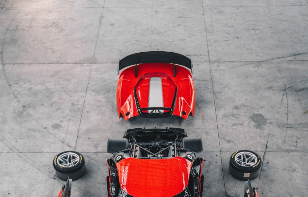 Ferrari a prezentat unicatul P80/C: modelul destinat circuitelor a fost inspirat de legendarele Ferrari 330 P3 și Dino 206 S - Poza 2