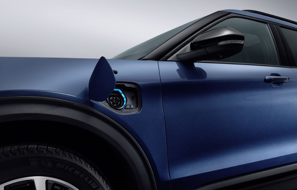 Ford Explorer vine în Europa: SUV-ul cu 7 locuri va fi disponibil doar în variantă plug-in hybrid de 450 de cai putere cu autonomie electrică de 40 de kilometri - Poza 2