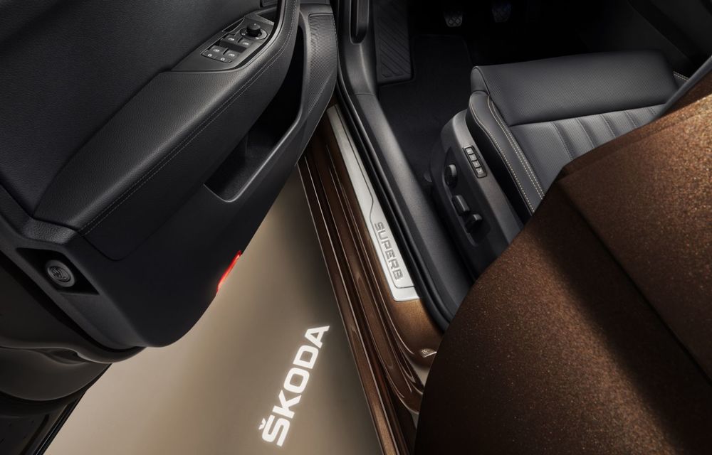 Primele fotografii și detalii cu Skoda Superb facelift: faruri LED Matrix și versiune plug-in hybrid de 218 CP cu autonomie electrică de 55 de kilometri - Poza 2