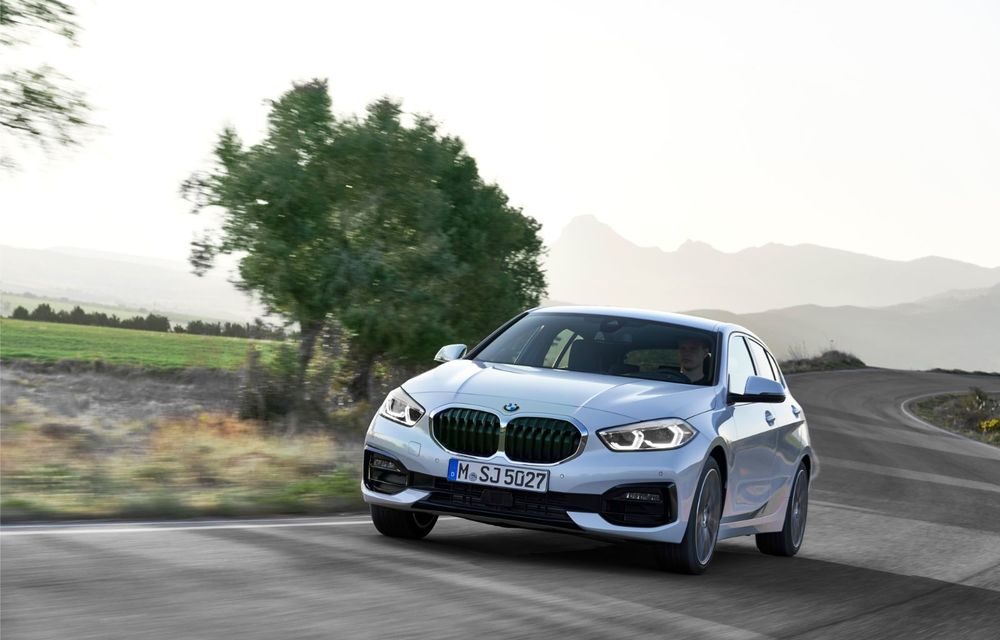 BMW a prezentat noul Seria 1 în România: interfață iDrive disponibilă în limba română și informații despre trafic în timp real. Preț de pornire de 27.600 de euro - Poza 53