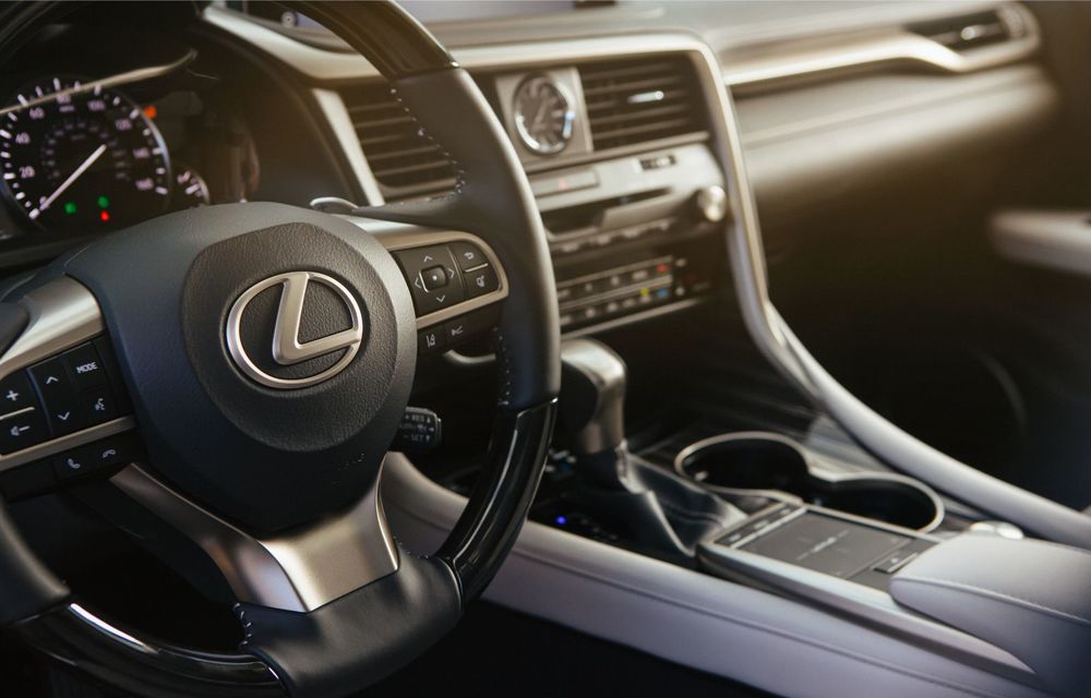 Lexus RX facelift, poze și detalii oficiale: modificări estetice minore și comportament dinamic îmbunătățit - Poza 2