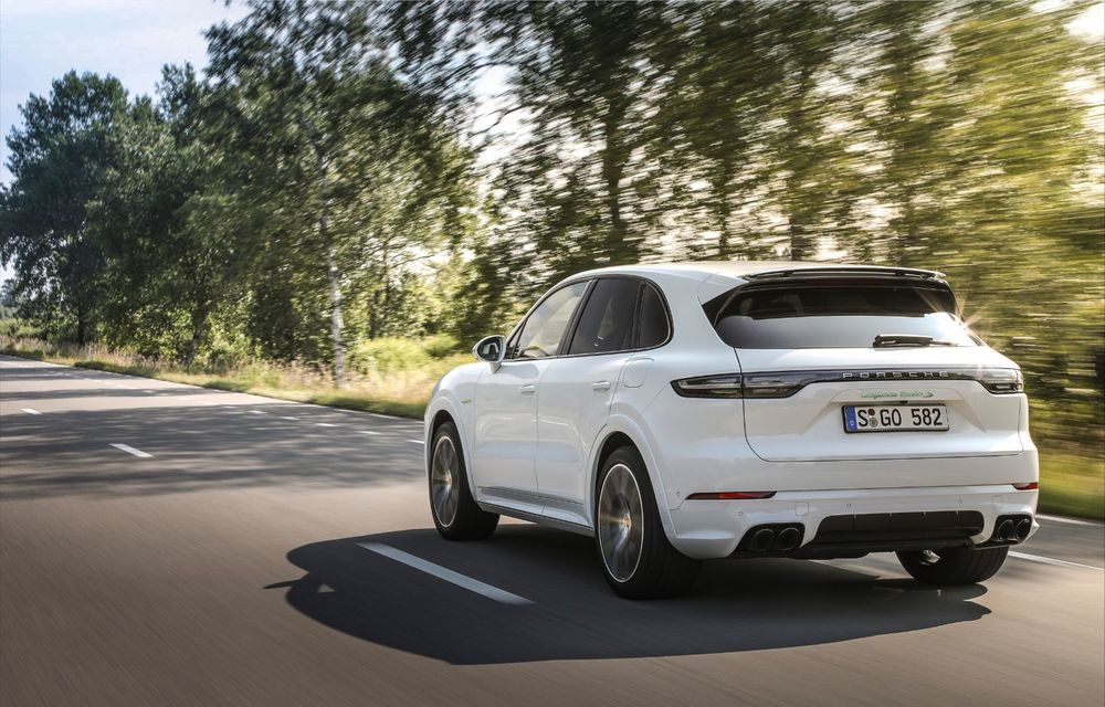 Porsche lansează cel mai puternic Cayenne din istorie: Cayenne Turbo S E-Hybrid dezvoltă 680 de cai putere și 900 Nm: 0-100 km/h în 3.6 secunde - Poza 2
