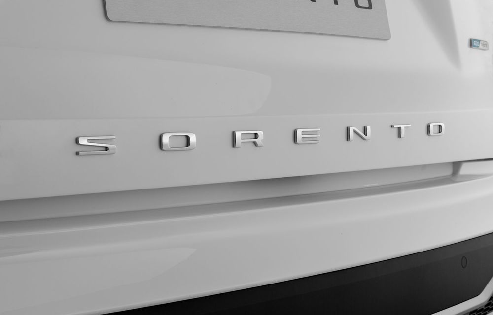 Primele imagini cu noua generație Kia Sorento: SUV-ul primește îmbunătățiri de design și versiune plug-in hybrid de 265 de cai putere - Poza 2