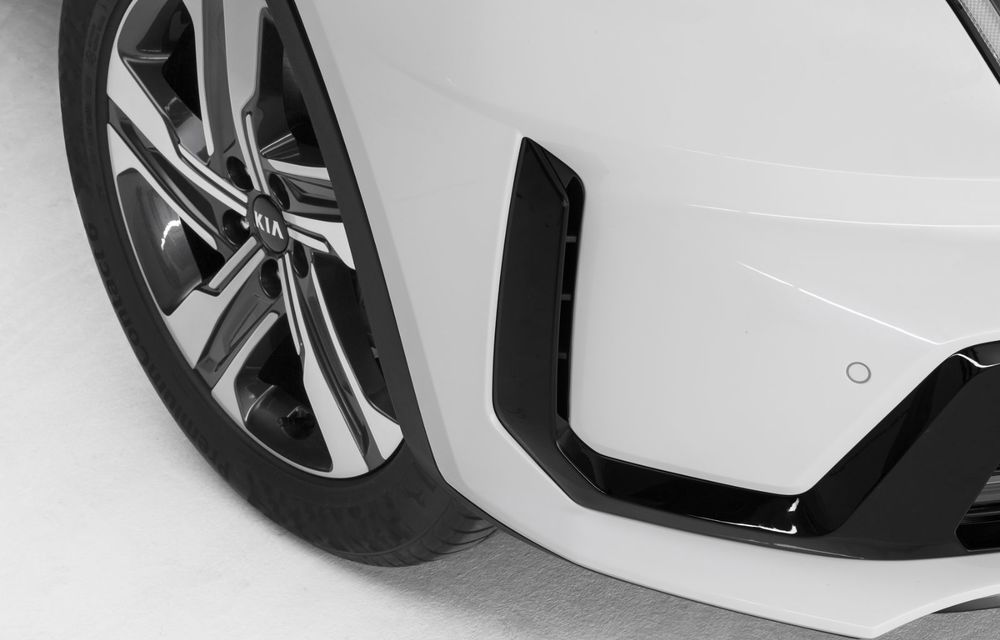 Primele imagini cu noua generație Kia Sorento: SUV-ul primește îmbunătățiri de design și versiune plug-in hybrid de 265 de cai putere - Poza 2