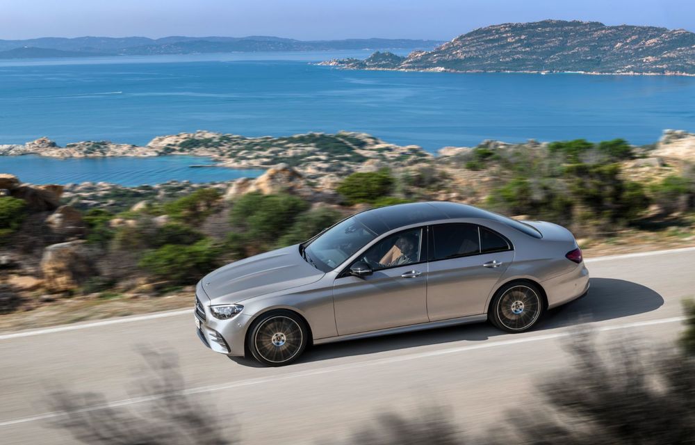 Acesta este Mercedes-Benz Clasa E facelift: modificări minore la exterior, interior cu ecrane de 12.3 inch și motorizări mild-hybrid și plug-in hybrid - Poza 2