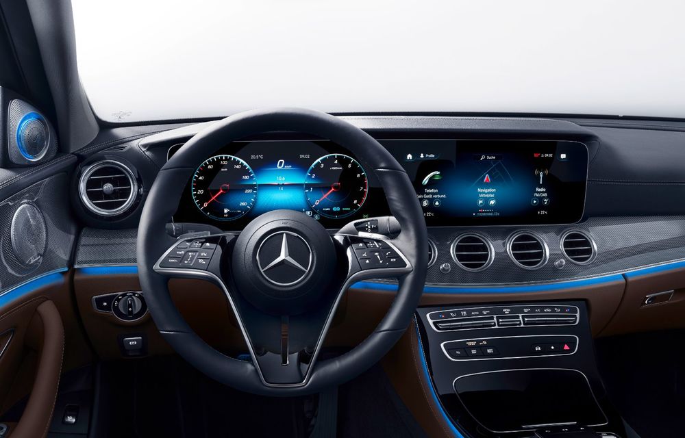 Acesta este Mercedes-Benz Clasa E facelift: modificări minore la exterior, interior cu ecrane de 12.3 inch și motorizări mild-hybrid și plug-in hybrid - Poza 2