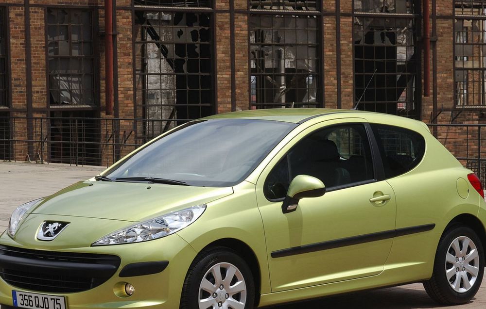 Peugeot 207 3 usi (2006)