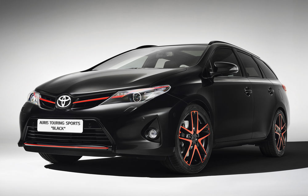 Toyota Auris Touring Sports Black Concept