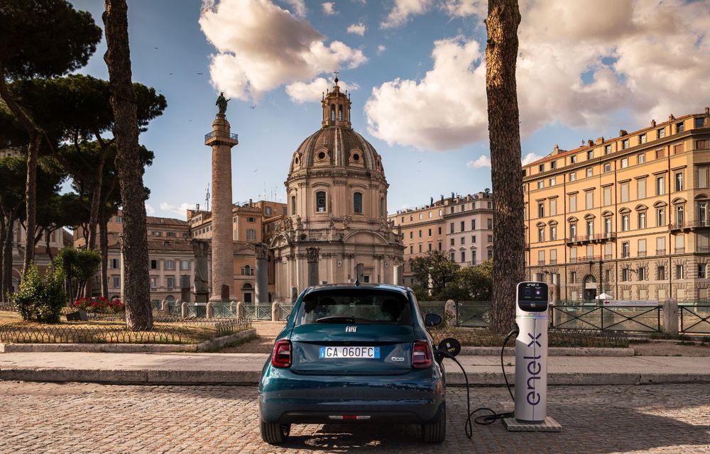 Primele imagini cu hatchback-ul Fiat 500 electric: citadinul italian are motor de 118 CP și autonomie de până la 320 de kilometri - Poza 2