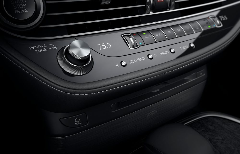 Lexus a prezentat LS facelift: mici modificări de design și suspensii îmbunătățite - Poza 2