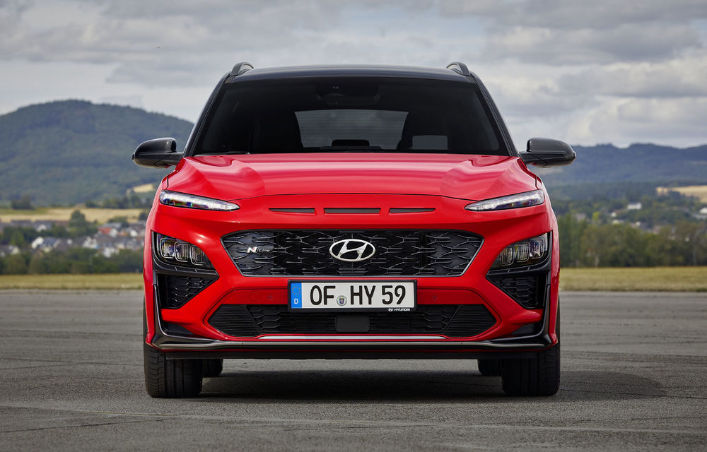 Hyundai prezintă Kona facelift: schimbări de design exterior, ecrane mai mari la interior, motorizări mild-hybrid și versiune N-Line - Poza 6