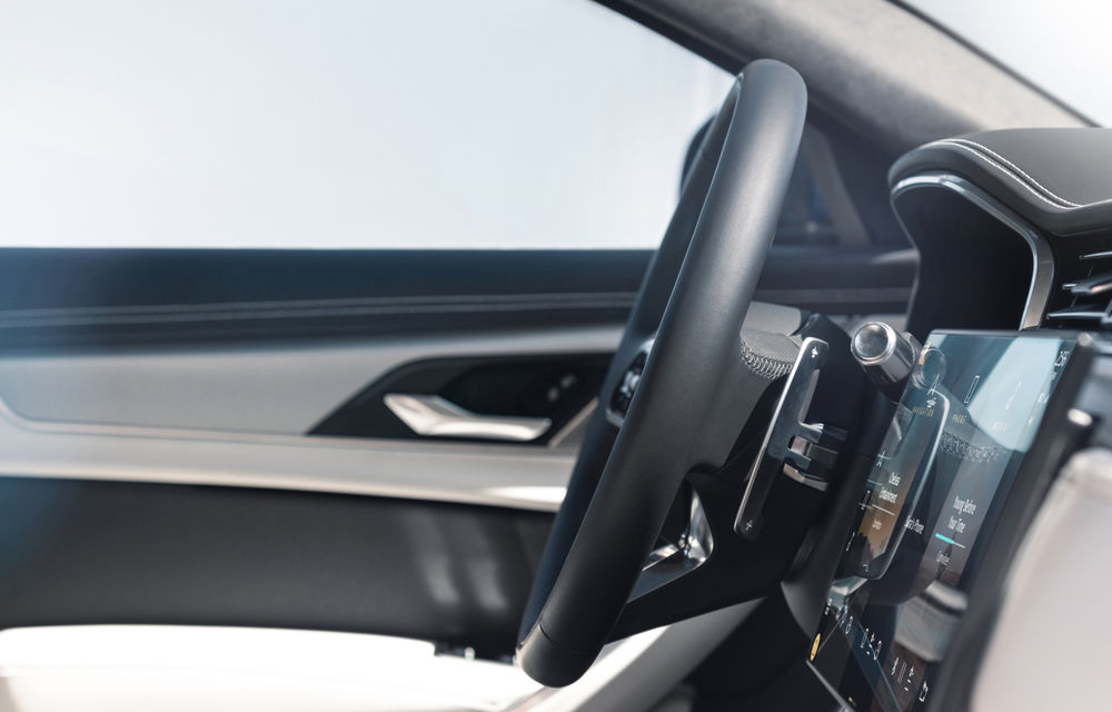 Jaguar XF primește un facelift: sistem de infotainment de 11.4 inch, motor pe benzină de până la 300 CP și diesel mild-hybrid de 204 CP - Poza 5