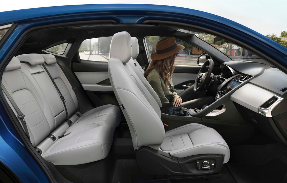 Jaguar a prezentat E-Pace facelift: mici modificări la nivel estetic, un nou ecran central curbat cu diagonala de 11.4 inch și variantă plug-in hybrid - Poza 4