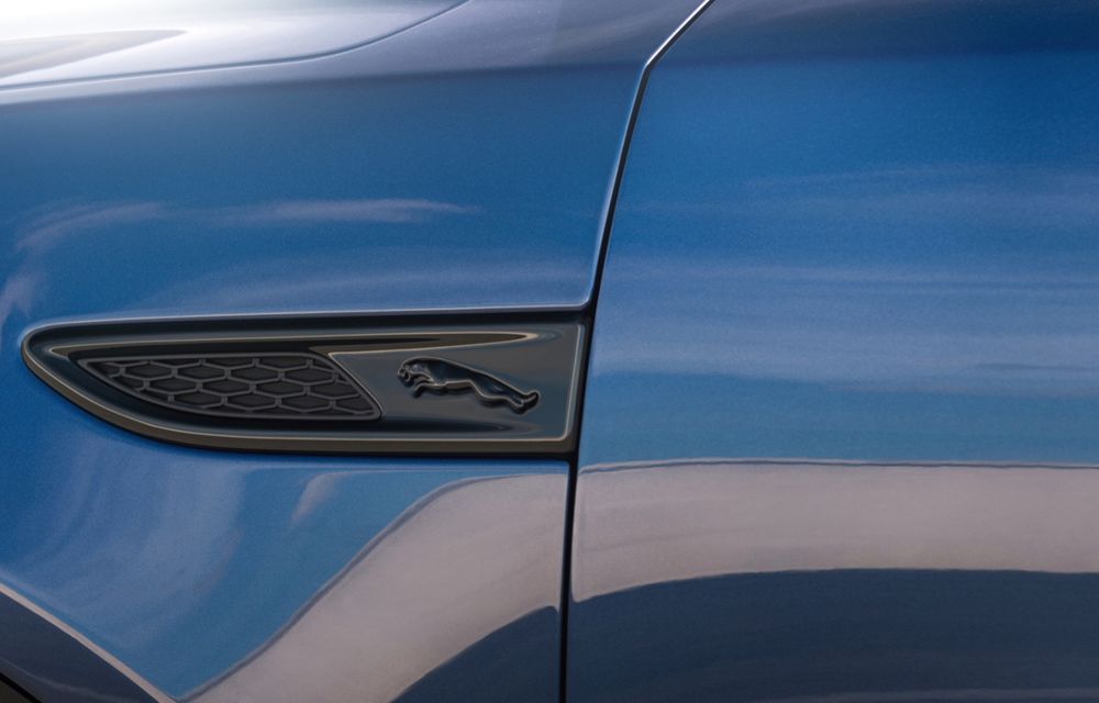 Jaguar a prezentat E-Pace facelift: mici modificări la nivel estetic, un nou ecran central curbat cu diagonala de 11.4 inch și variantă plug-in hybrid - Poza 4