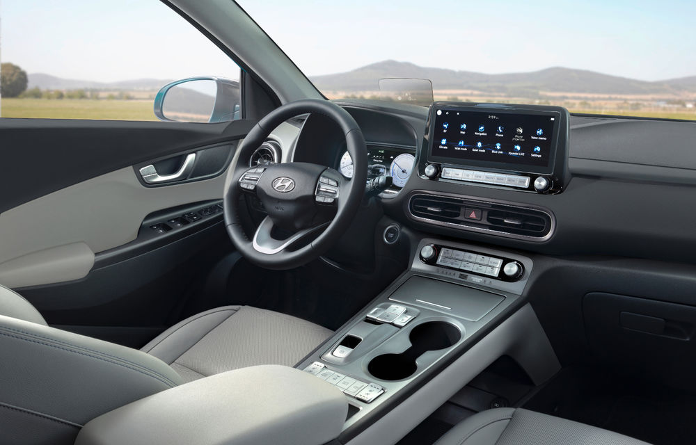 Hyundai Kona Electric primește un facelift: noutăți estetice, două ecrane de 10.25 inch la interior și sisteme de asistență îmbunătățite - Poza 5