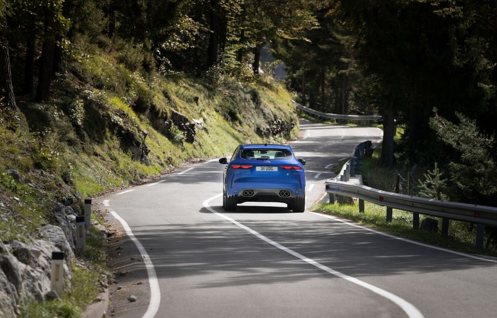 Jaguar a prezentat F-Pace SVR facelift: 550 de cai putere și 0-100 km/h în 4 secunde - Poza 5
